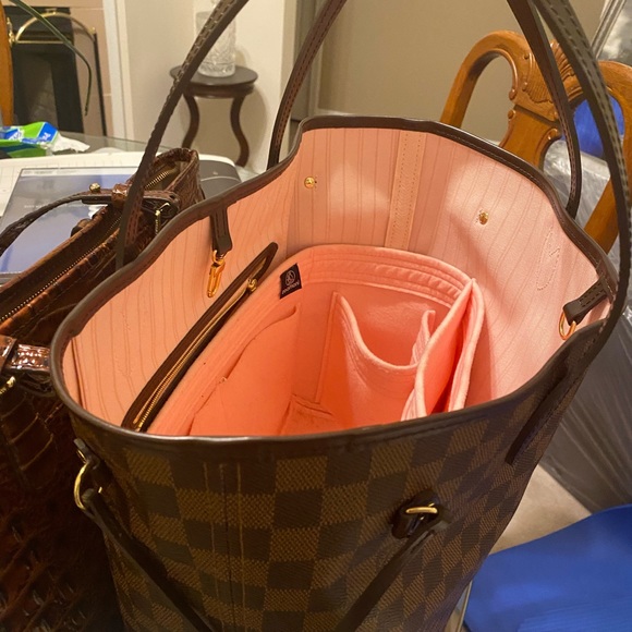 Louis Vuitton Neverfull Damier MM - Picture 5 of 11